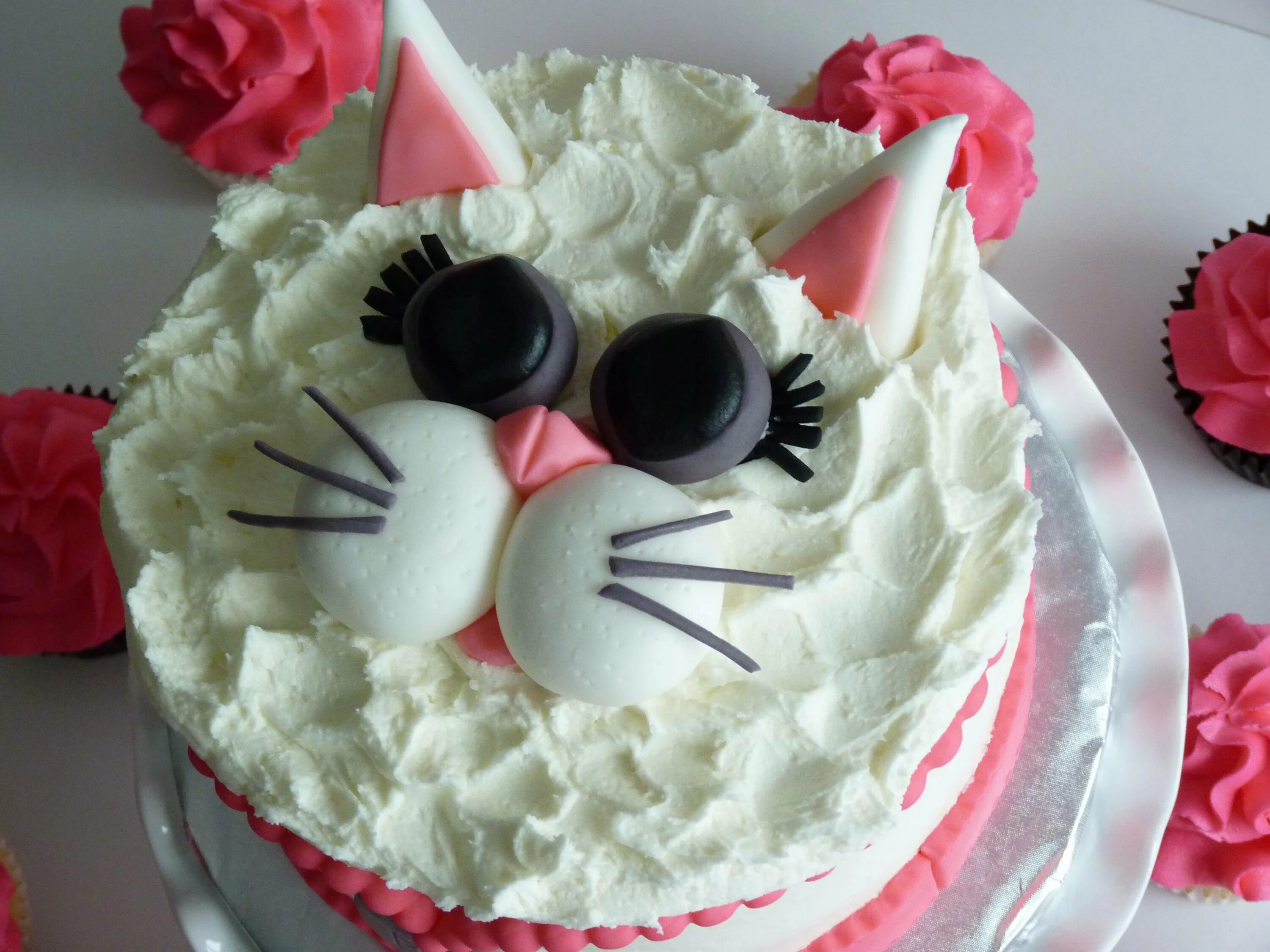 Бенто торт 18 девушке. Милые тортики. Милые тортики на день рождения. Торт с котиками для девочки. Украшения Бенто тортиков.