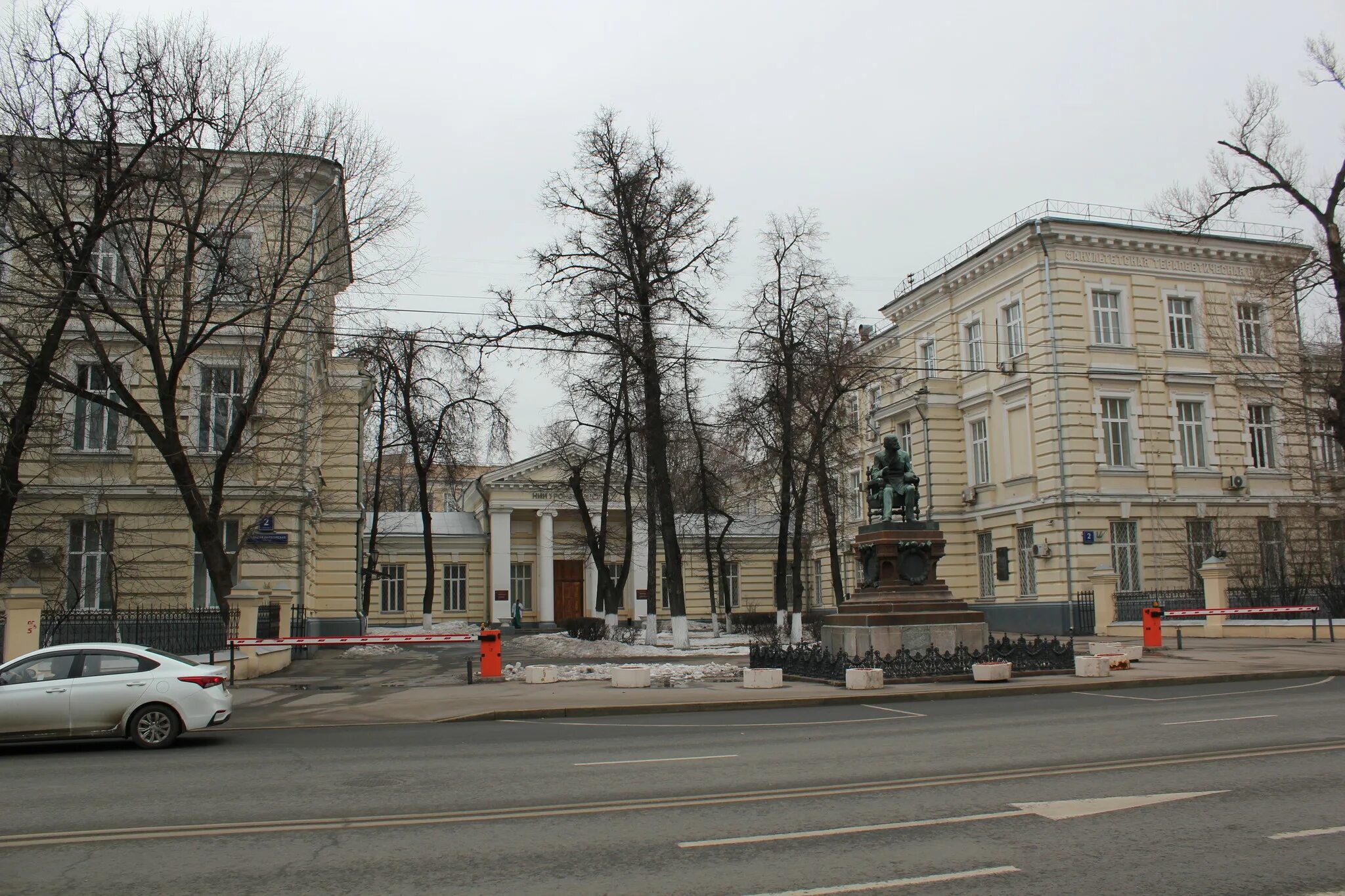 Большая Пироговская 23. Клинический городок на девичьем поле в Москве. Большая Пироговская 9а. Хамовники клинический городок.