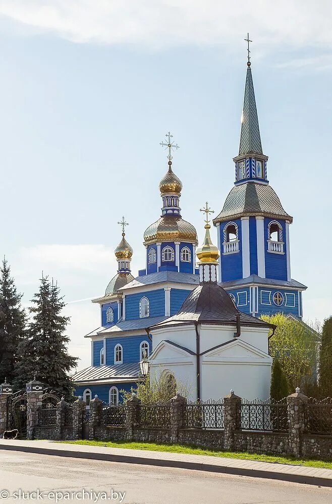 Слуцкая свято-михайловская церковь. Слуцк церковь михайловская. Слуцк достопримечательности. Храме преподобного паисия святогорца. Храмы слуцка.