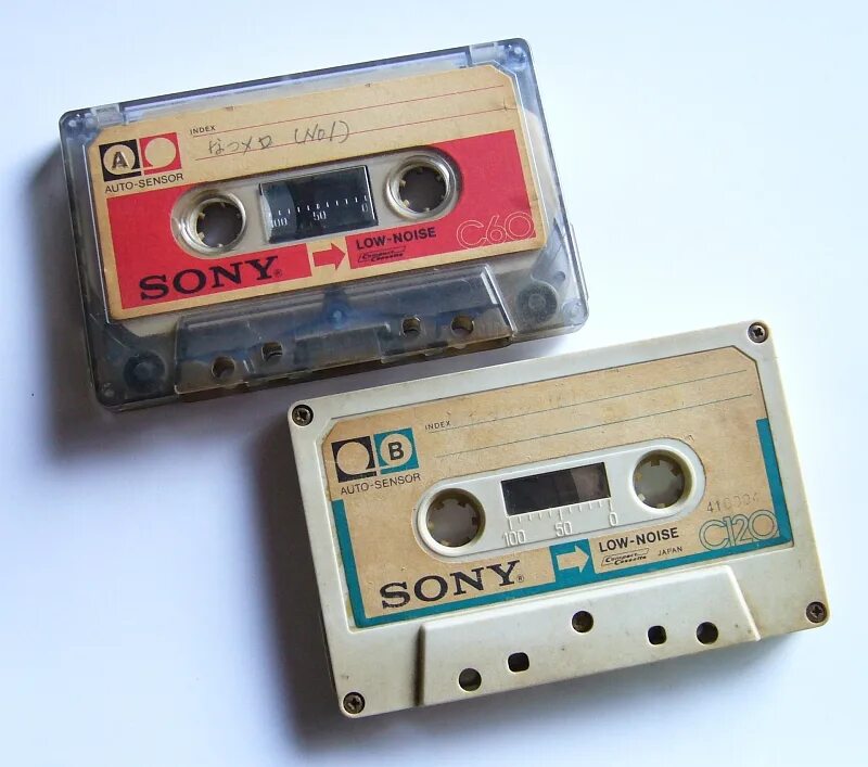 Первая компакт. Компакт кассета Филипс 1963. Первая компакт кассета Филипс. Компакт кассета Sony. Аудиокассеты Philips.