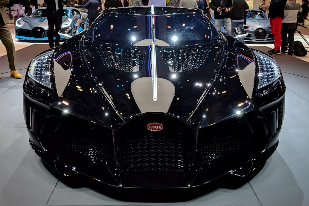 Сколько бугатти в мире. Машина Bugatti la voiture noire. Бугатти la voiture noire. Бугатти 1000000. Бугатти Ноир 2020.