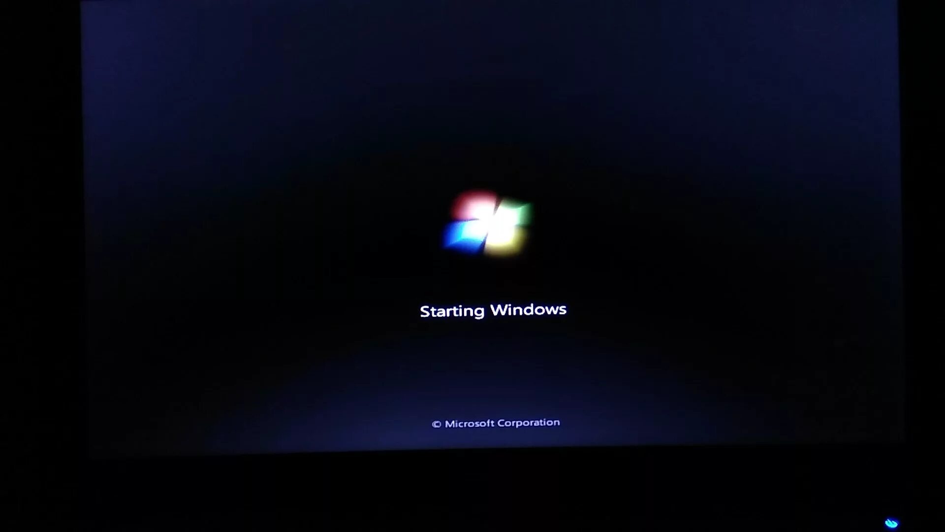 Экраны запуска windows 7. Экран запуска виндовс 7. Windows 7 запуск Windows. Windows 7 загрузочный экран. Экран загрузки виндовс.