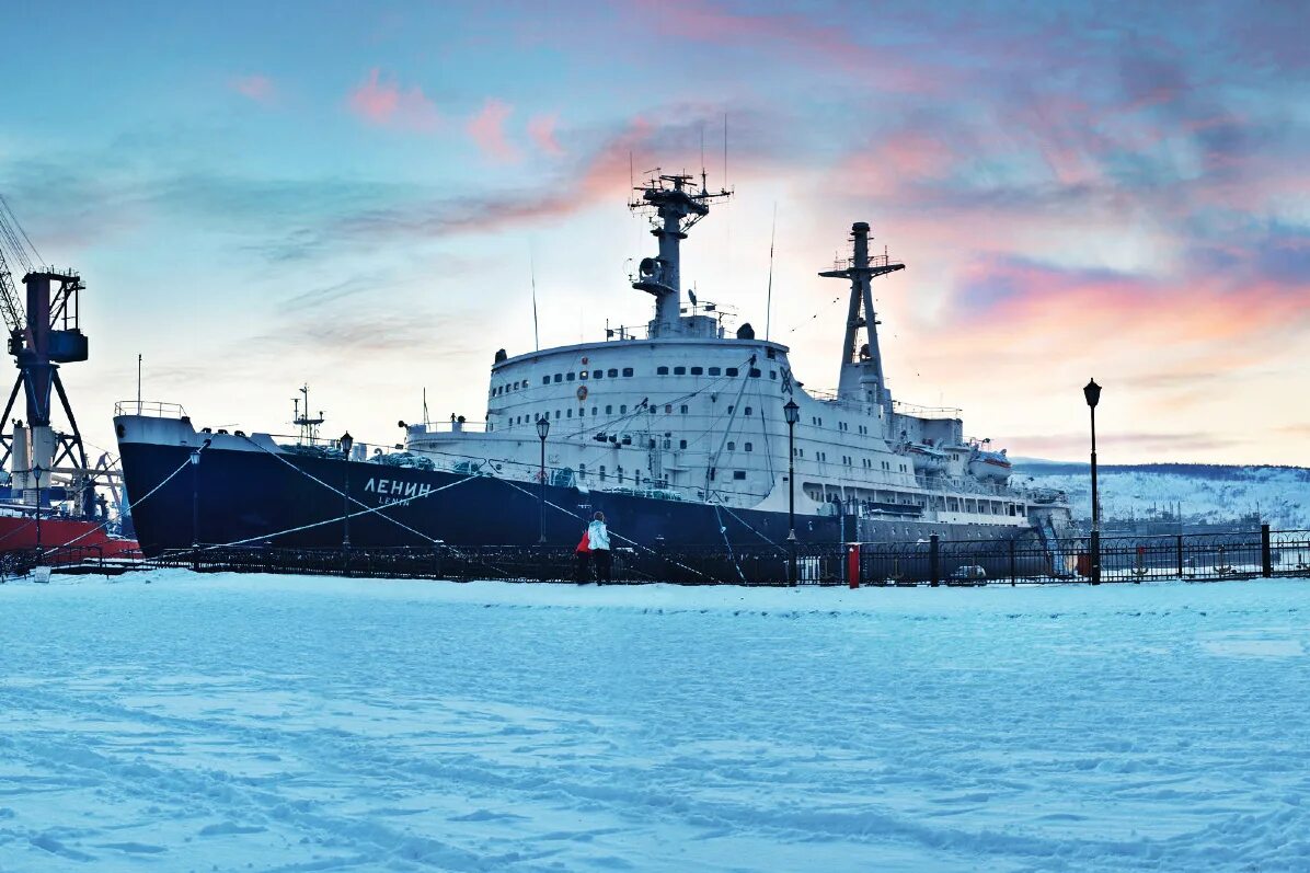 Туры мурманск 3 дня. Мурманск столица арктики. териберка ледокол. ледокол ленин северное сияние. мурманск ворота в арктику.