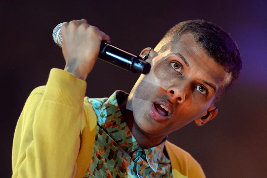 Стромай. Стромай 2022. Stromae певец. Стромае певец 2022. Песня о счастье на французском поет кристофер