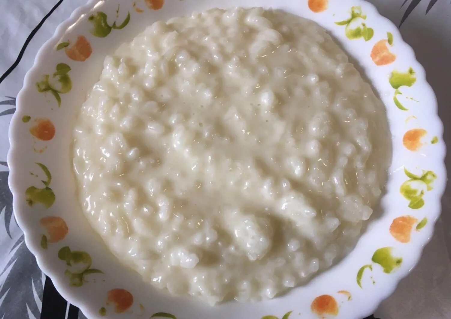 Рисовая как в детском саду. Рисовая каша. молочная каша. каша в детском саду. рисовая каша в детском саду.