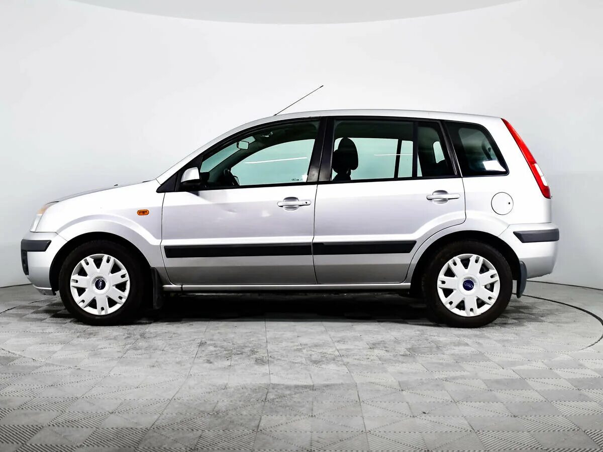 Форд фьюжн голубой. 4 2008. Ford fusion красный. Ford fusion 8 года. Фьюжн киров.