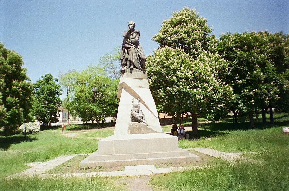 Памятник Лермонтову в Пятигорске. Музей-заповедник Лермонтова в Пятигорске