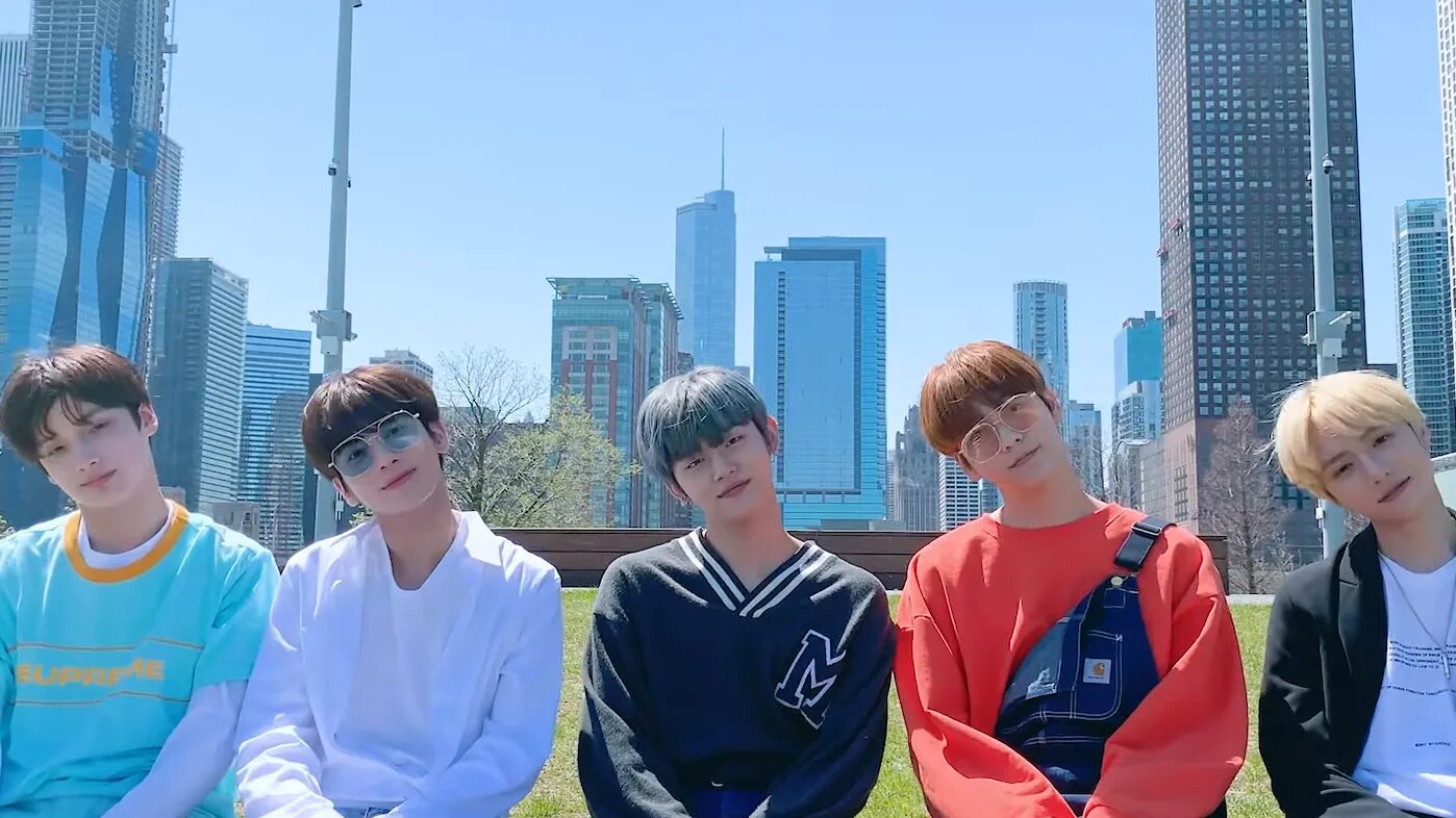 Фотозона летние каникулы. Summer vibe band - ближе. We are on our summer. Тхт кпоп. Картинки holiday problems.