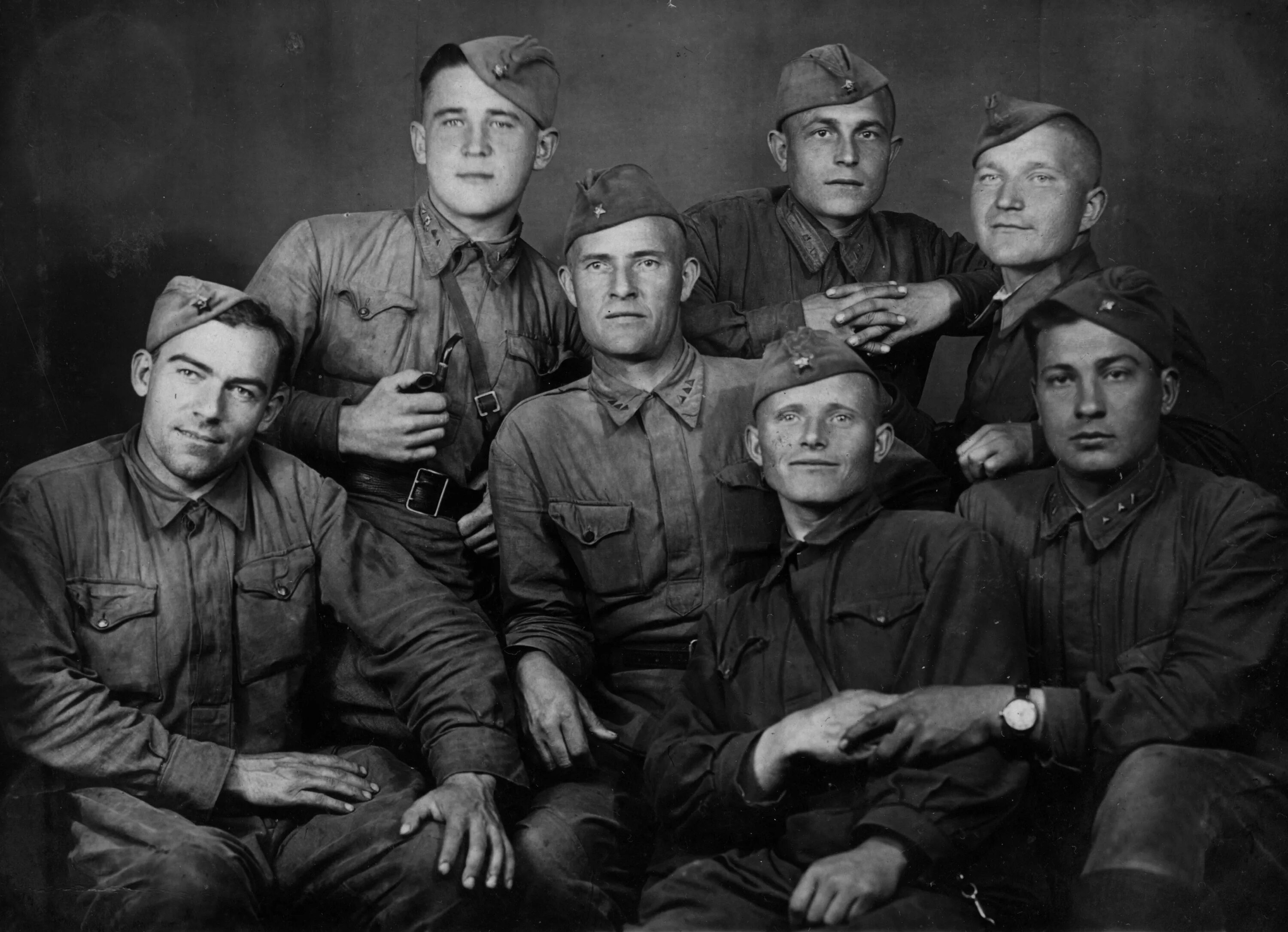 Военные года архив. Стрелковый полк 1942. Военные годы. Солдаты 1941 года. Советский солдат.