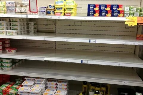 Стоявшей на прилавках магазина