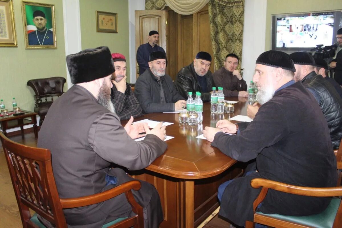 Салах межиев. Муфтият чечни. Салах межиев муфтий. Работники муфтията чр. Муфтий чеченской республики и муфтий дагестана.