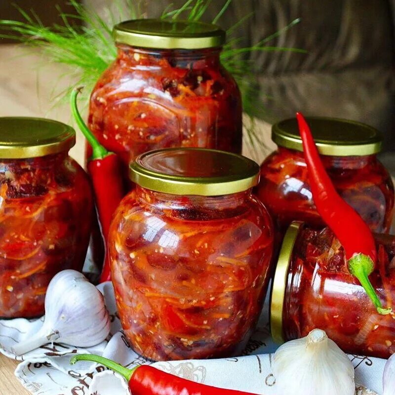 Помидоры фасоль на зиму рецепты. Закрутки овощей вкусные на зиму. салаты на зиму. фасолевый салат на зиму. фасоль с овощами на зиму.