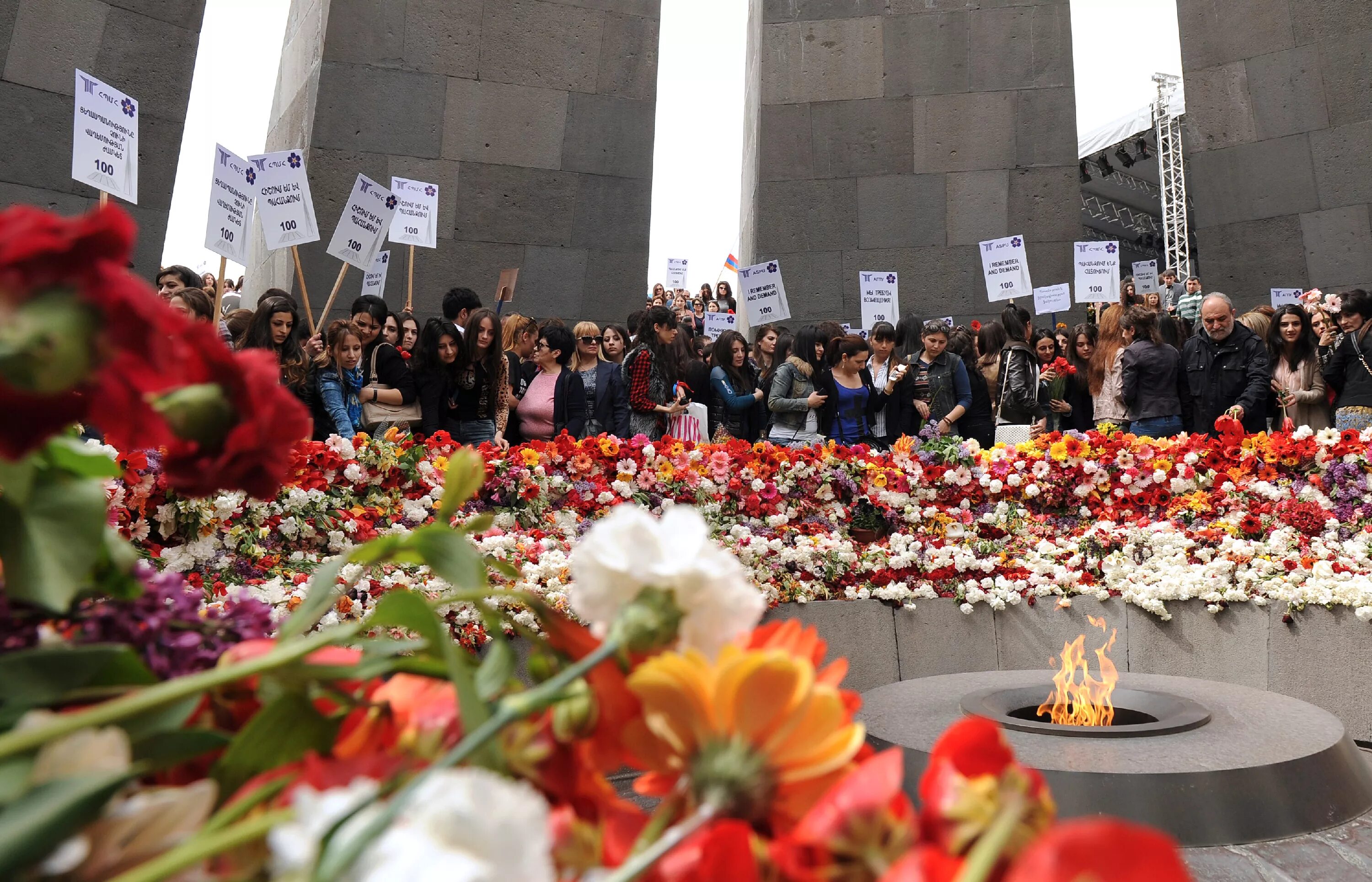 геноцид армянского народа 1915. примеры геноцида. геноцид это в истории кратко. понятие геноцид. система геноцида.