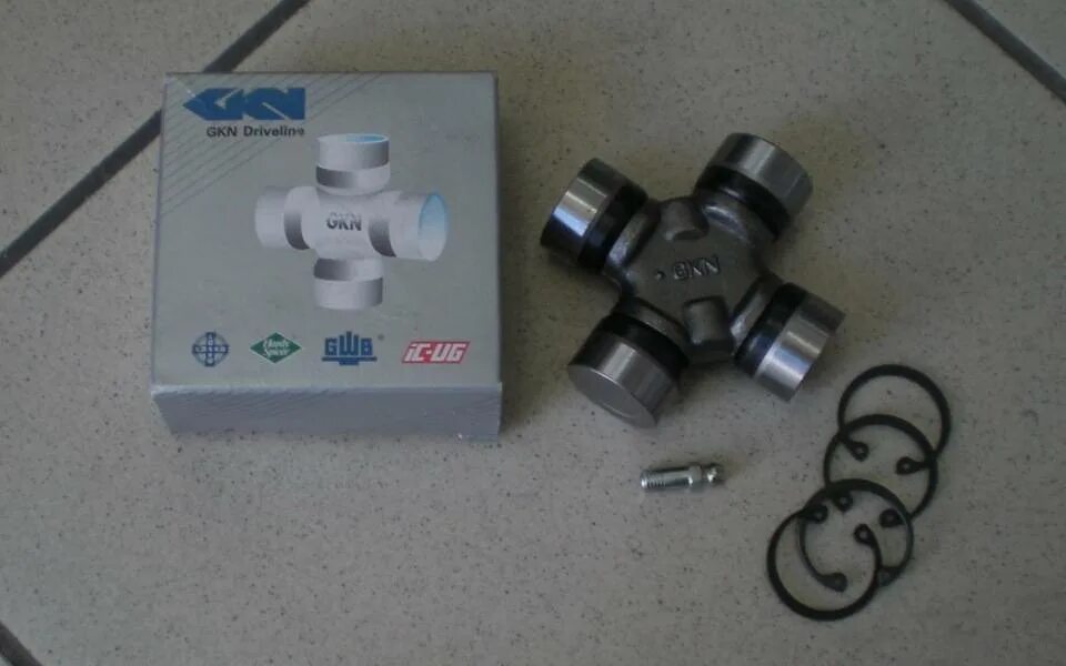 Крестовина ваз 2121. Кардан нива шевроле на крестовинах. Крестовина заднего кардана нива шевроле 2004. Крестовина на турецкий кардан шевроле нива. Крестовина кардана нива шевроле 2002.