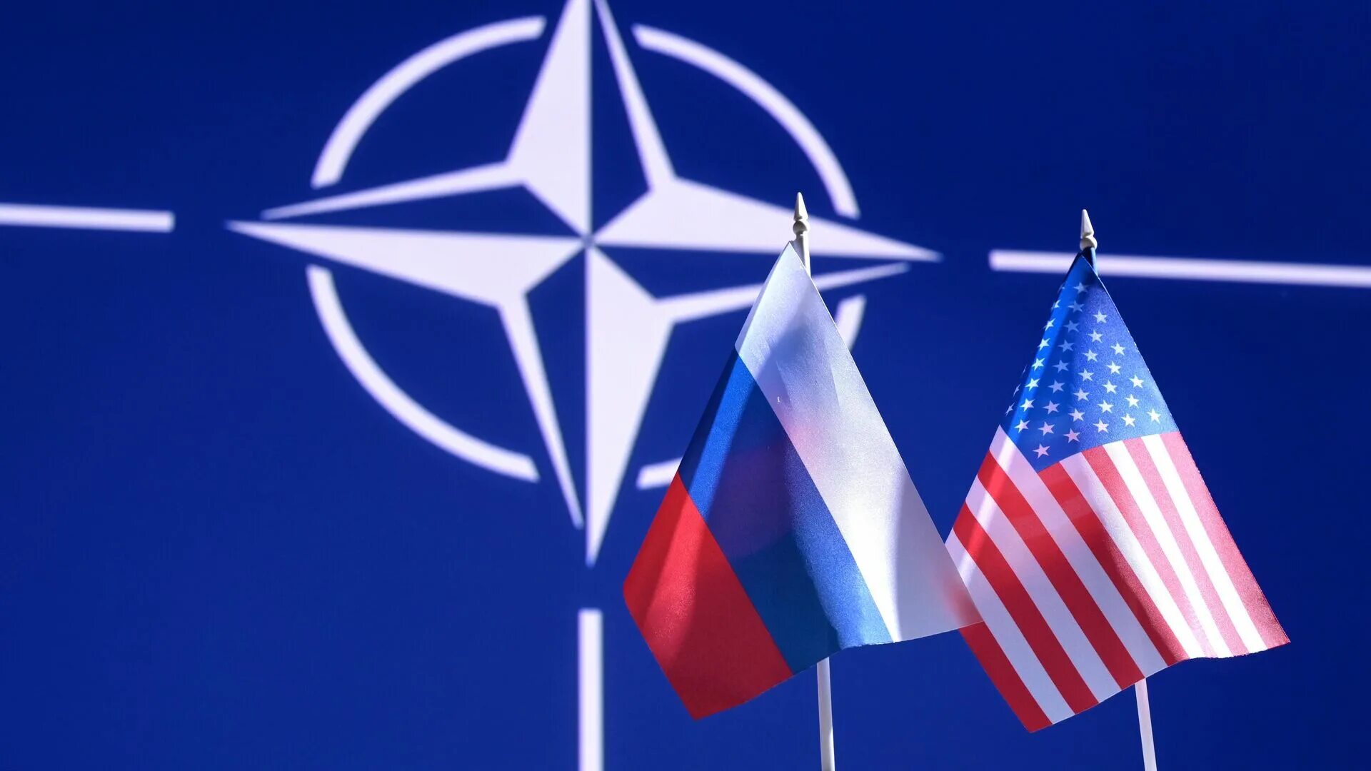 Россию возьмут в нато. Флаг НАТО 2022. Флаг НАТО И России. Североатлантический Союз НАТО. Флаг ООН И НАТО.