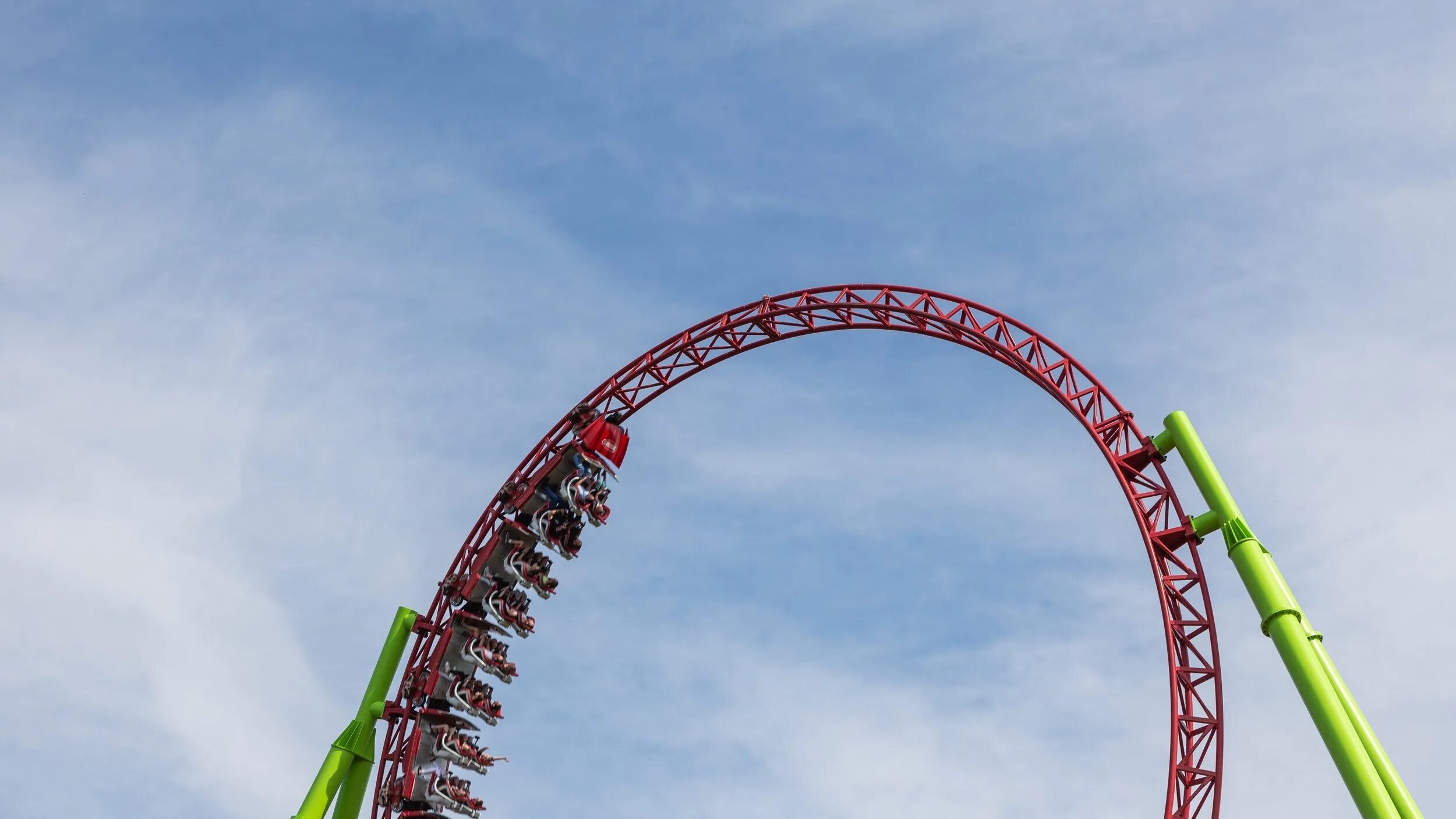 Петли в аттракционах. Петли в аттракционах. Петли в аттракционах. Roller coaster аттракцион. Американские горки петля.