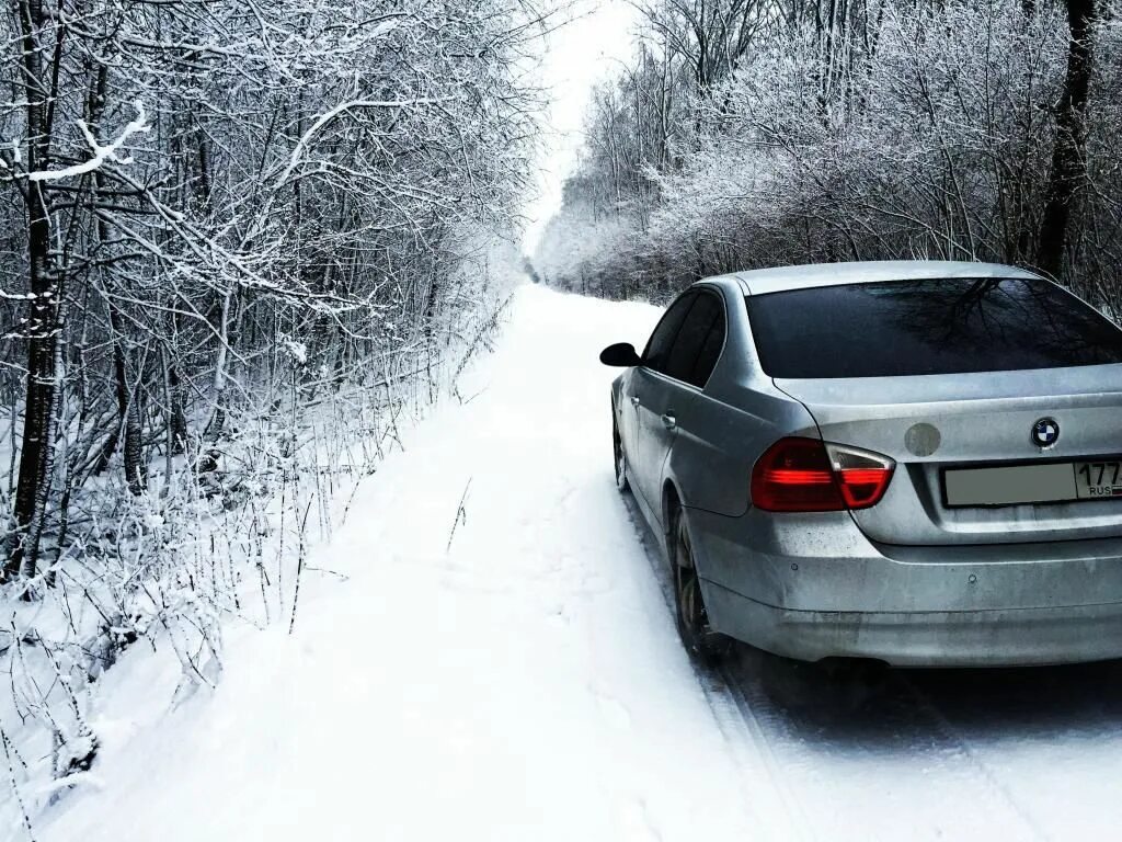 Зимние 325 пр. БМВ е90 зимой. BMW e66 снег. БМВ 523 зима. БМВ 325 зимой.