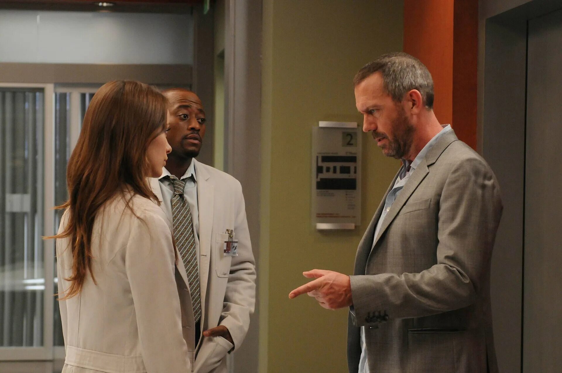 оливия уайлд кадры из доктора хауса. доктор хаус 6 сезон 17 серия. доктор хаус 6 12. доктор хаус серия под прикрытием. доктор хаус 6 сезон 6 серия.