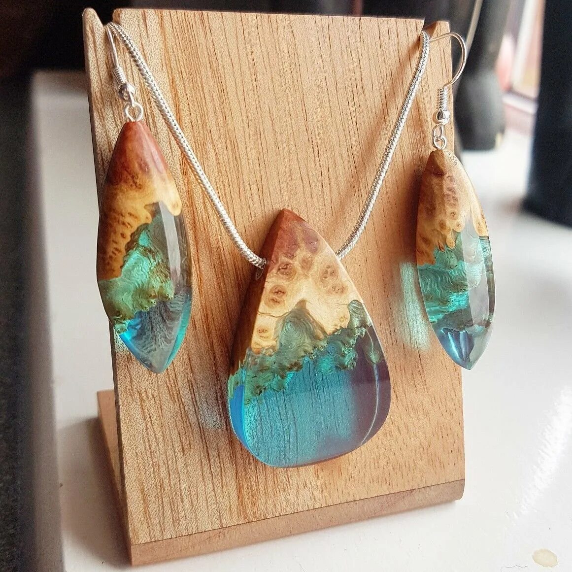 Resin art эпоксидная смола. Проект по технологии эпоксидная смола. Подарки из эпоксидной смолы. Украшения из эпоксидной смолы. Украшения из эпоксидной смолы.