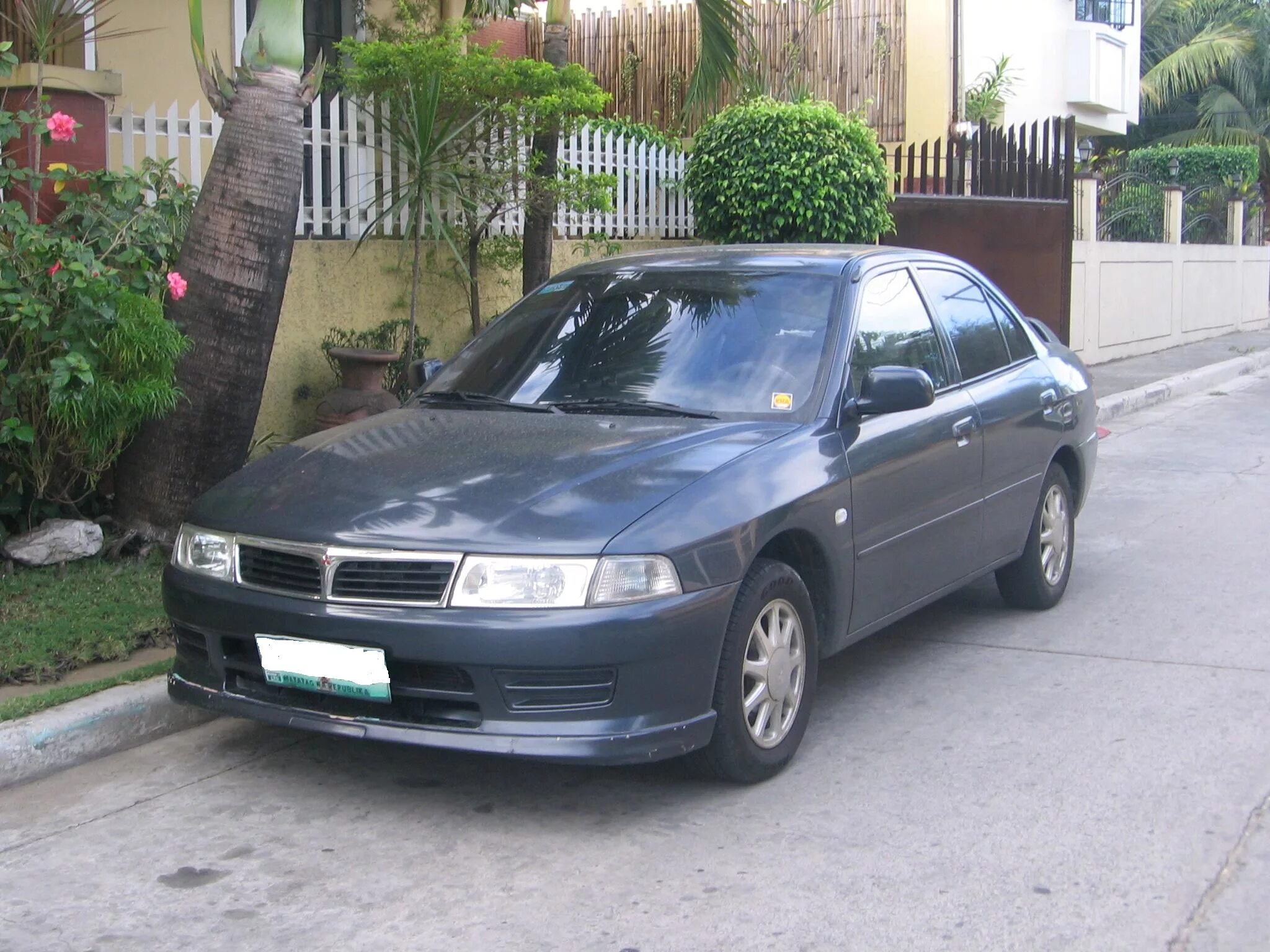 Митсубиси Лансер 2000. Митсубиси Лансер 2000 года. Mitsubishi Lancer 1.3 2000. Mitsubishi Lancer 1.6 2000. Лансер 2000 года