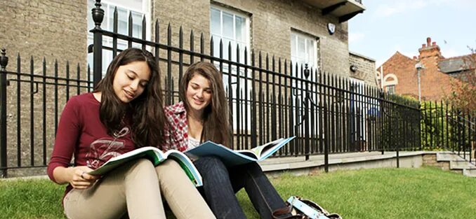 Sixth form College в Англии. Applying to University. Международный биографический центр Кембриджа. Crucial University. Apply to university