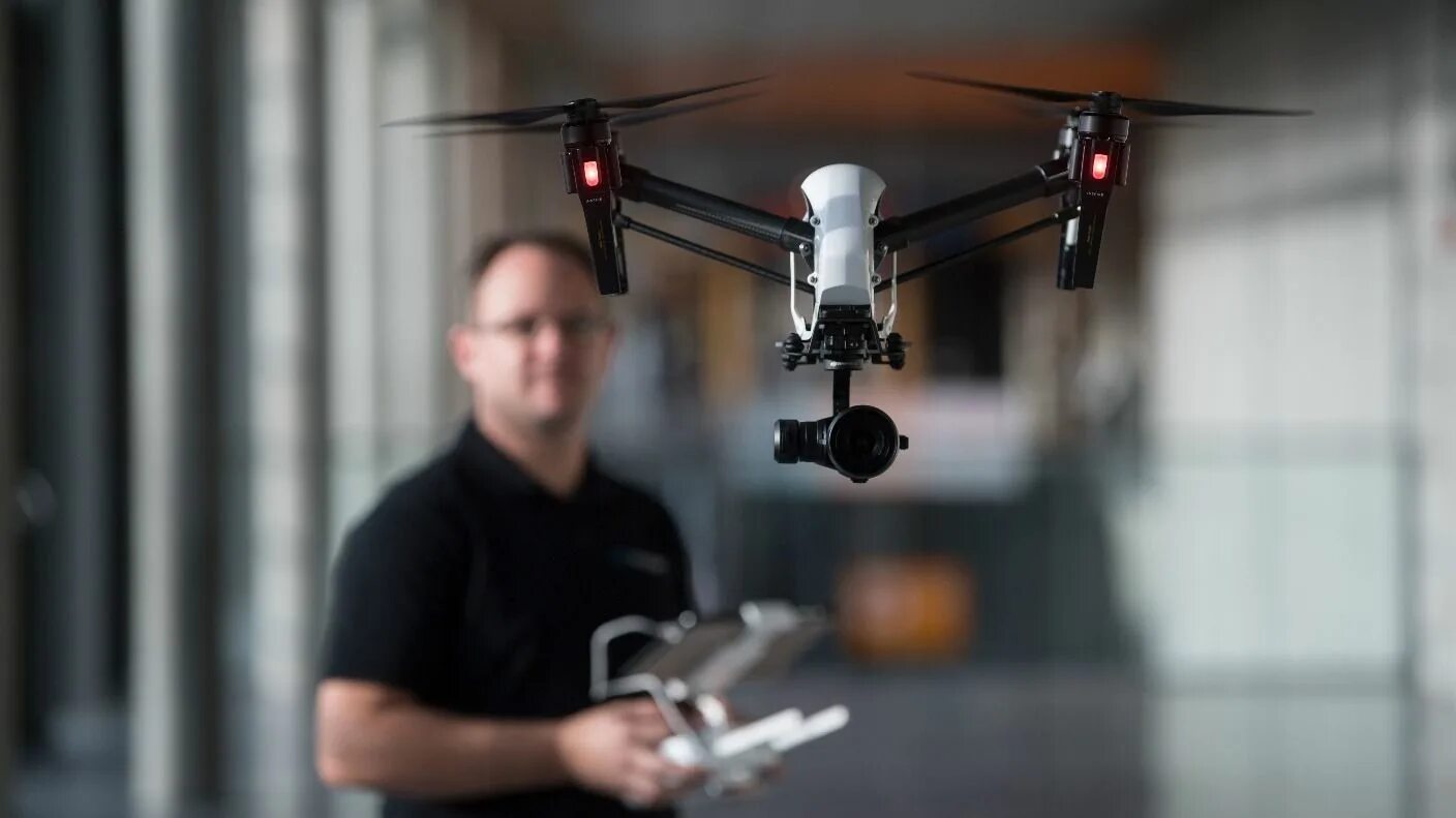 Операторы дронов где учиться. Дронов dji. оператор дрона. drone g5 max. британские беспилотники.