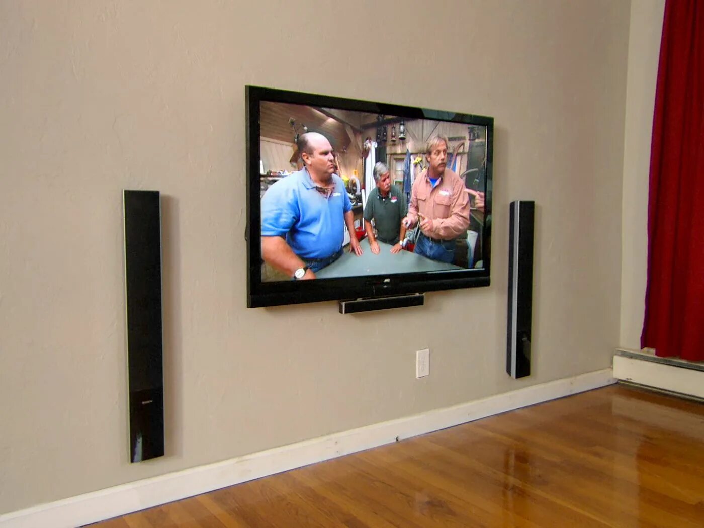 Ли телевизор. Плоский телевизор на стену. Ультратонкий телевизор на стену. Врезать телевизор в стену. Монтаж телевизора на стену.