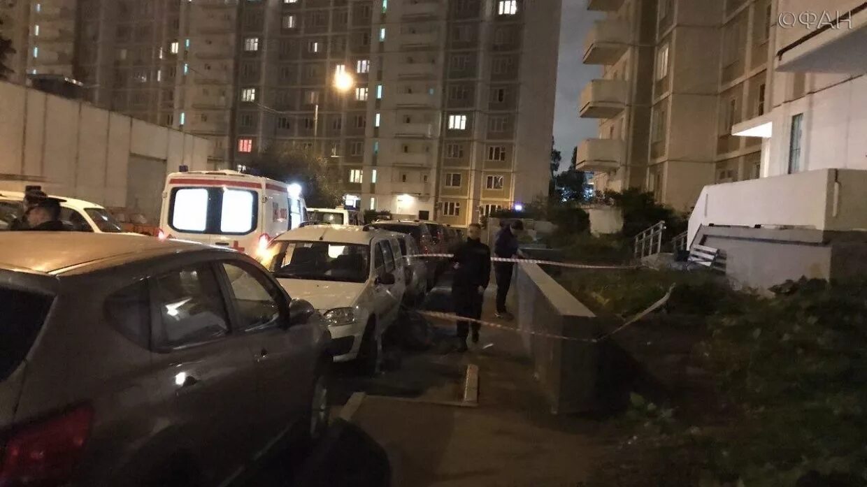 Упал из окна москва. Упал из окна москва. Упал из окна москва. Упал из окна москва. Девушка прыгнула из окна.