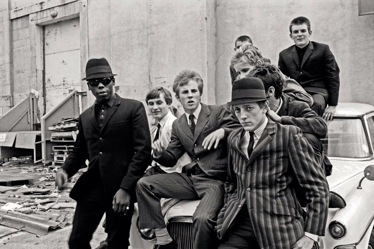 Поколения 50 х. Субкультура Modernist Лондон 60 х. Субкультура моды опрятные хулиганы. Моды Британия субкультура. Моды субкультура 60е.