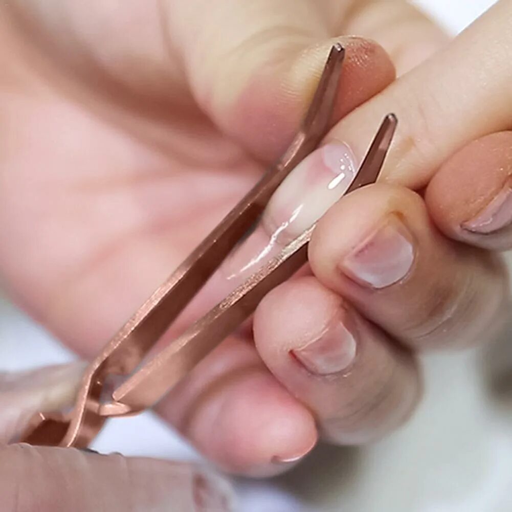 классический обрезной маникюр как выглядит. сформированные ногти. маникюр. сформированные ногти. сформированные ногти.