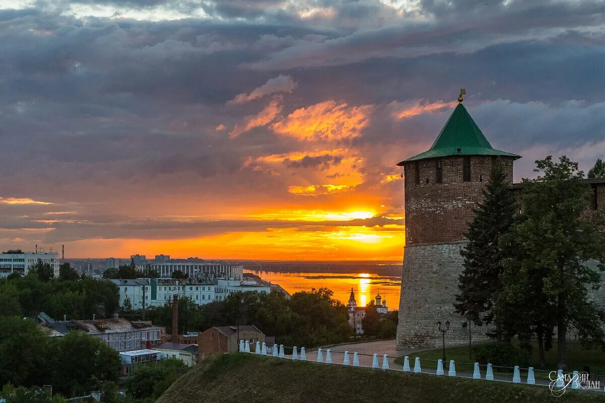 Сколько кремлей в нижнем новгороде. Нижегородский Кремль Нижний Новгород. Кремль Нижний Новгород 2023. Нижегородский Кремль 1221. Каменный Кремль в Нижнем Новгороде.