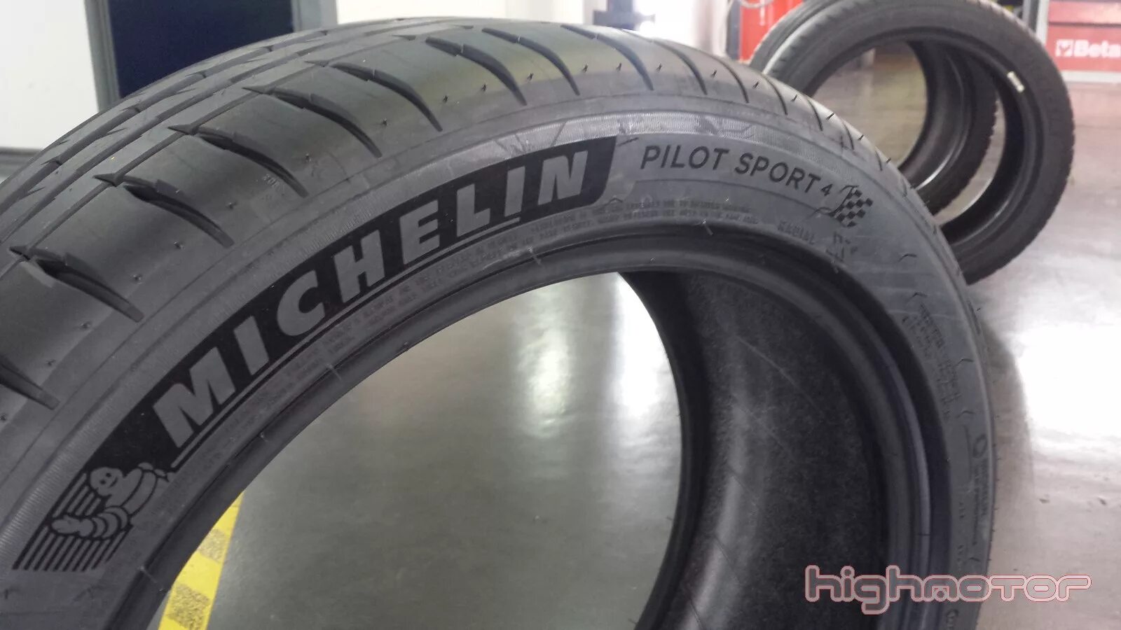 Pilot sport r16. Michelin Pilot Sport 4. 195 50 15 Мишлен пилот спорт 4. Мишлен пилот спорт 4 235/45/18. Мишлен пилот спорт 4 205/55 r16.