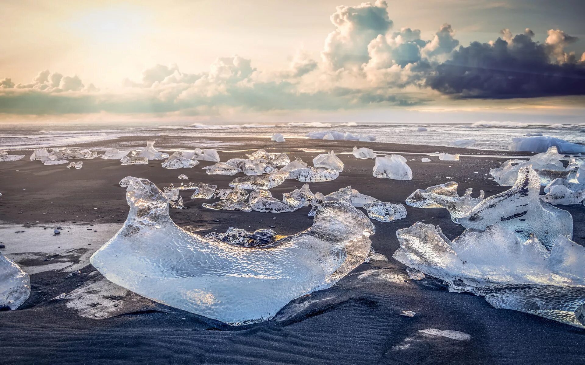 Свободный ото льда участок антарктиды. Исландия Северный Ледовитый океан. Арктика Северный Ледовитый океан. Северный Ледовитый океан лед море. Мак-Мердо Антарктида.