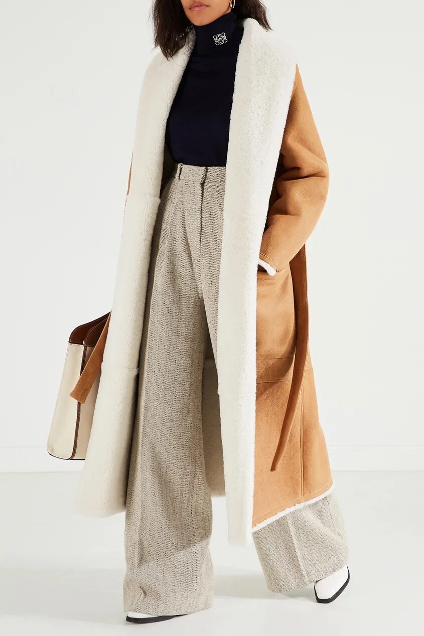 Удлиненная дубленка. Uterque дубленка 2025/2025. loewe дубленки 2025. дубленка loewe женская. дубленка длинная.