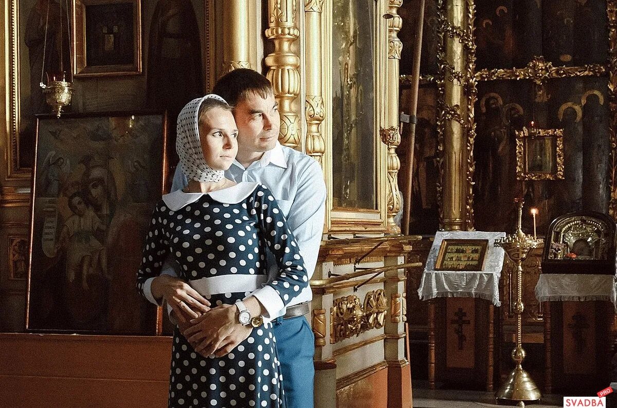 Венчание мужа и жены. Супруги в храме. Фотосессия в храме. Православная семья. Православная семья в храме.