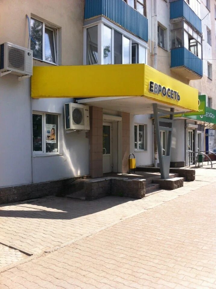 Магазины обуви в европе. Проспект октября 11 каблучок. Обувь уфа проспект октября. Гаджет уфа. Центробувь.