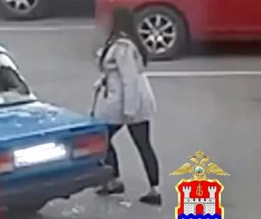 Напал на женщину на улице