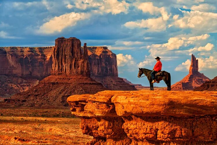 Скалы ковбой. Гранд каньон индейцы Навахо. Долина монументов индейцы. Аризона индейцы Навахо. Лошади Долина монументов.