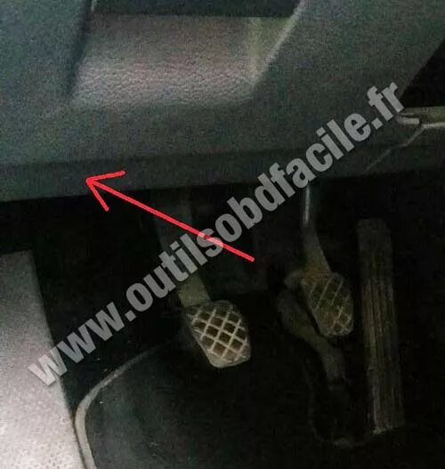 Диагностический разъем фольксваген бора 2001. Диагностический разъём на volkswagen golf 4. Гольф 3. Гольф 5 разъём обд 2. Разъем обд 2 гольф плюс.