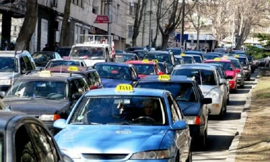 Такси в грузии. Такси в Тбилиси. Таксист в Тбилиси. Тбилиси Рустави такси. Тбилиси вид с такси.