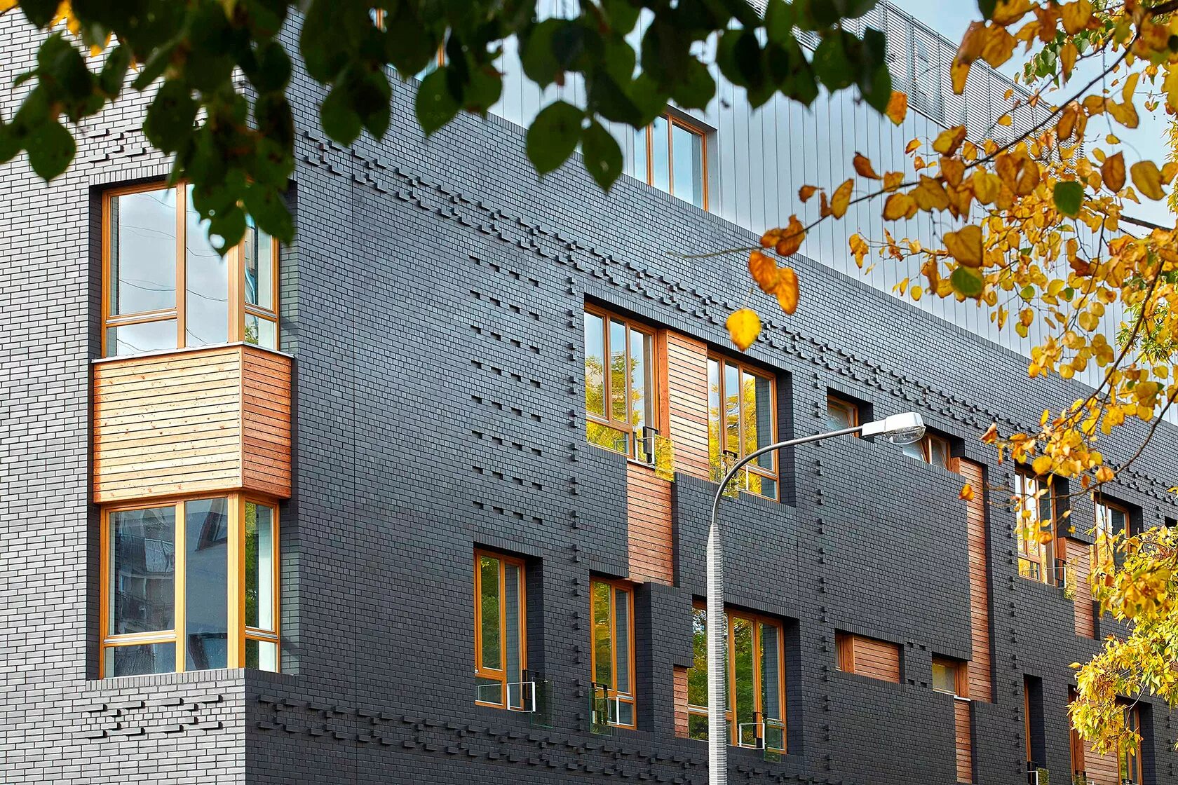 облицовка многоквартирного дома. фасады высотных зданий. кирпичные фасады многоэтажных домов. облицовка многоквартирного дома. штукатурные фасады многоэтажных домов.