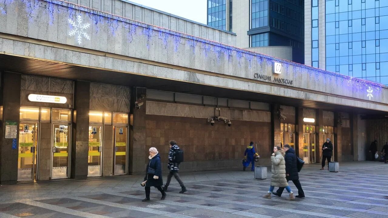 Метро закрывается на ремонт спб. Метро ладожская. закрытая станция ладожская. станция метро ладожская санкт-петербург закрыта. закрытые станции метро в питере.