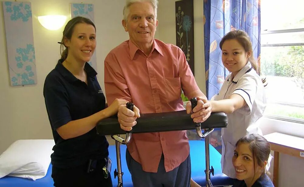 Реабилитация помощь инсульта. После инсульта. Реабилитация пациентов после инсульта. Реабилитация помощь инсульта. Реабилитация после инсульта.