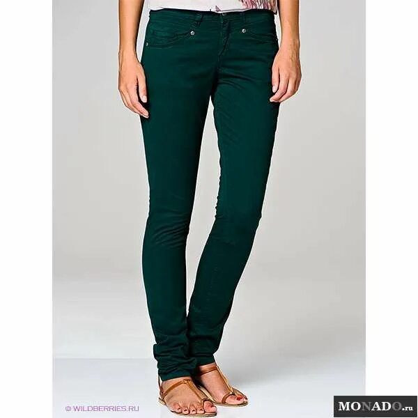Джинса зеленая купить. Брюки Mango Basics изумрудно-зелёные. Зелёные джинсы женские. Темно зеленые джинсы. Салатовые джинсы.