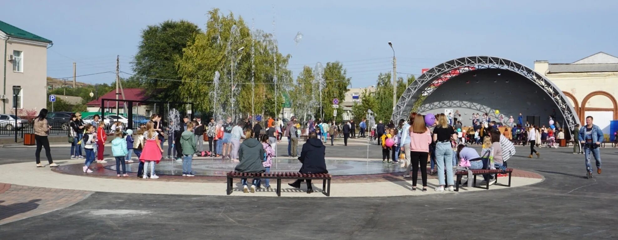 Погода октябрьск по часу. Город Октябрьский Самарская область. Площадь города Октябрьск Самарской области. Площадь города Октябрьск. Парк поколений Октябрьск Самарская область.