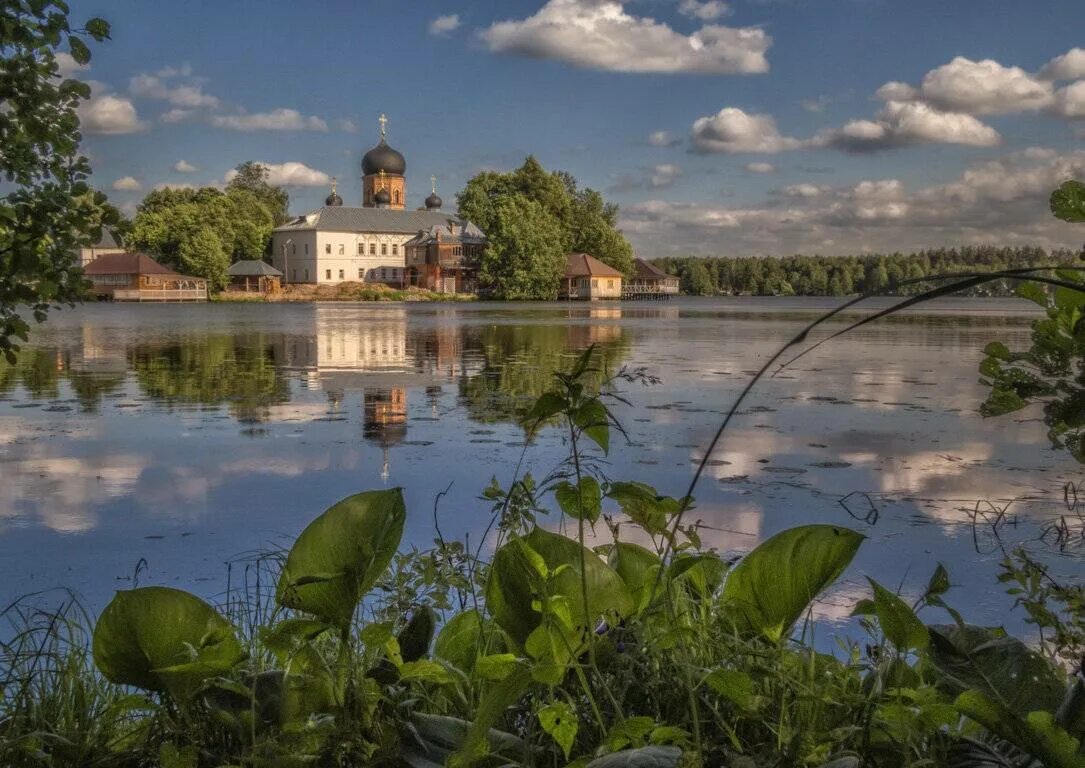 Владимирская область поселок покров. Свято-Введенская островная пустынь Владимирская область. Свято-Введенский островной женский монастырь. Свято-Введенский островной монастырь в г Покров. Введенский монастырь Владимирская область город Покров.