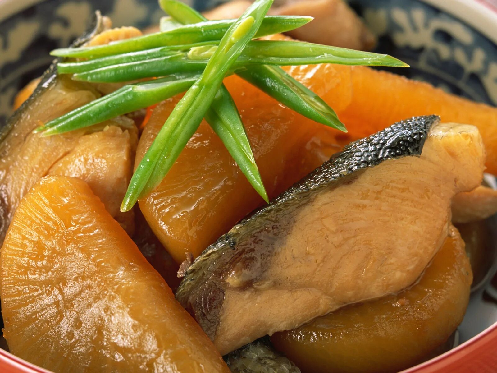 Рыба является мясом. Рыба жареная. Рыба запеченная с овощами. Жаренная рыба или жареная.
