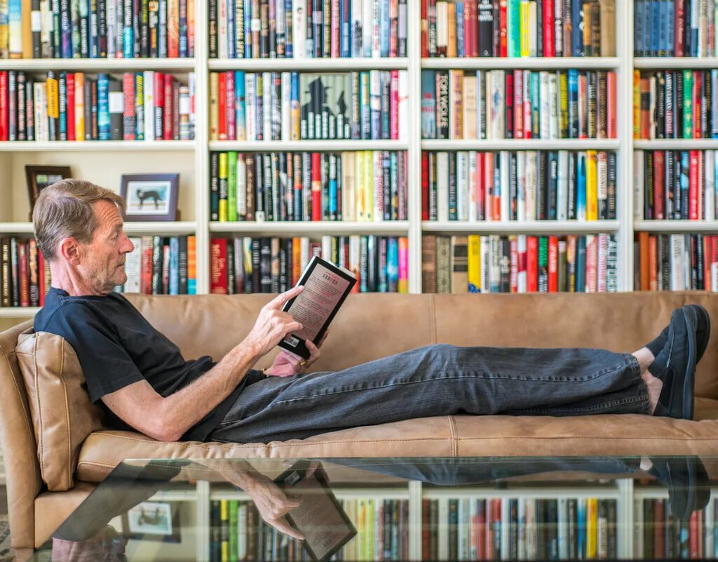 Lee child Guns writer. Lee child author Gun. Lee child "die trying". Child Lee "the Midnight line".