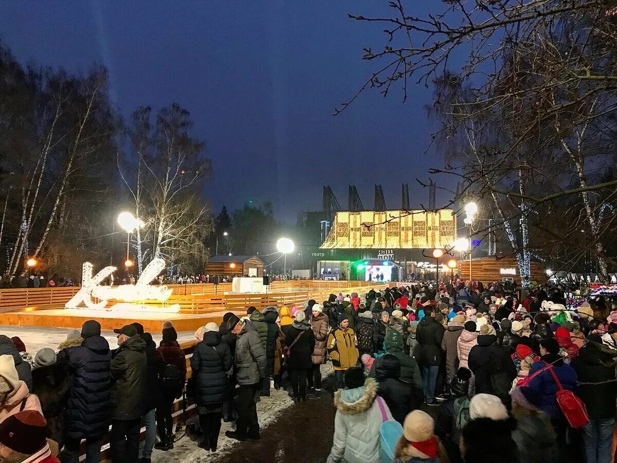 Театральный каток Химки. Каток в сквере Юбилейный Химки. Химки каток 2022. Каток в Химках у театра. Театральный каток химки билеты купить