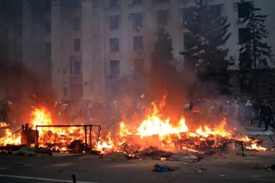 Дом 2 2 мая 2025 г. Пожар дом профсоюзов 2 мая 2014 одесса. одесса 2014 дом профсоюзов фото. пожар в доме профсоюзов в одессе.